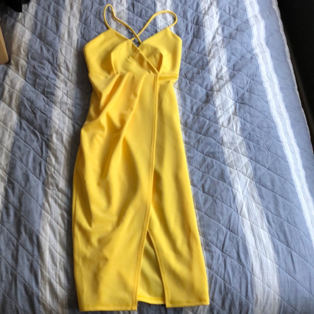 Never worn Fashion Nova midi dress